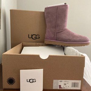 UGG CLASSIC SHORT BOOT- BRAND NEW SIZE 8